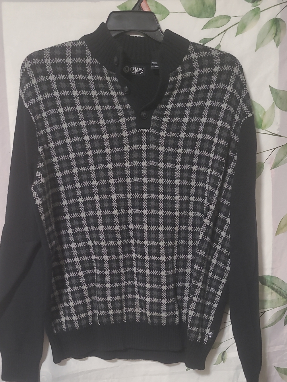 Chaps Men's Black & Gray Crewneck Button-Detail Sweater